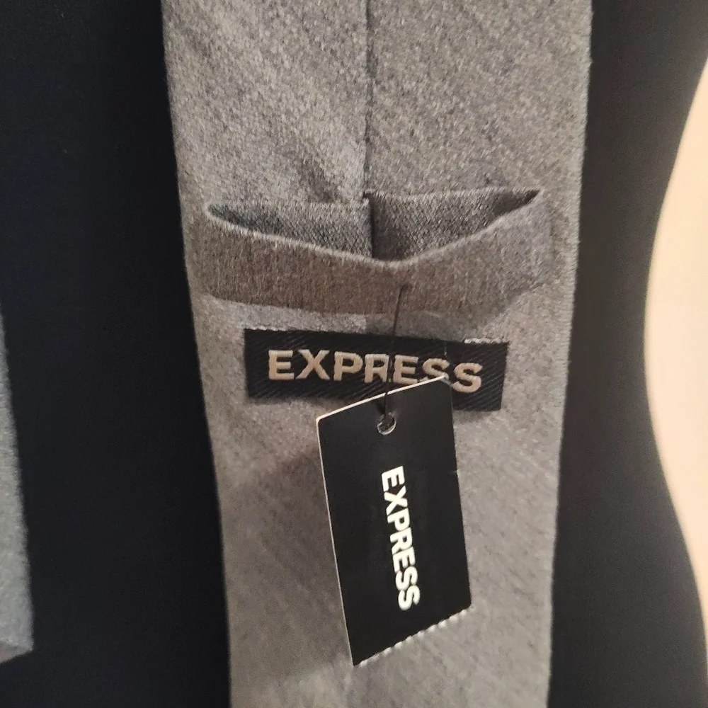 NWT Express Men's Silk Viscose Gray Necktie 58% Silk 42% Viscose